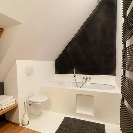 In For 21 People * Denee