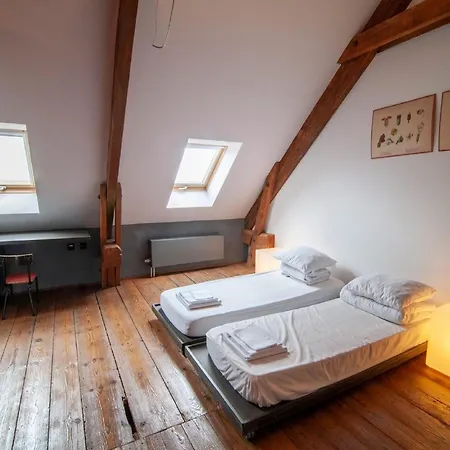 In For 21 People Denee