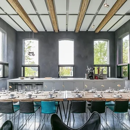 In For 21 People * Denee